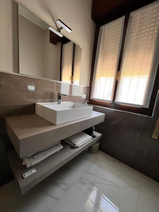 Casa Monia Apartment Roe ภายนอก รูปภาพ